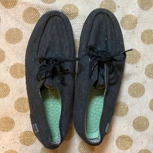 Size 10 Reef shoes!